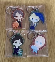 雨あがりのそばにアクキー